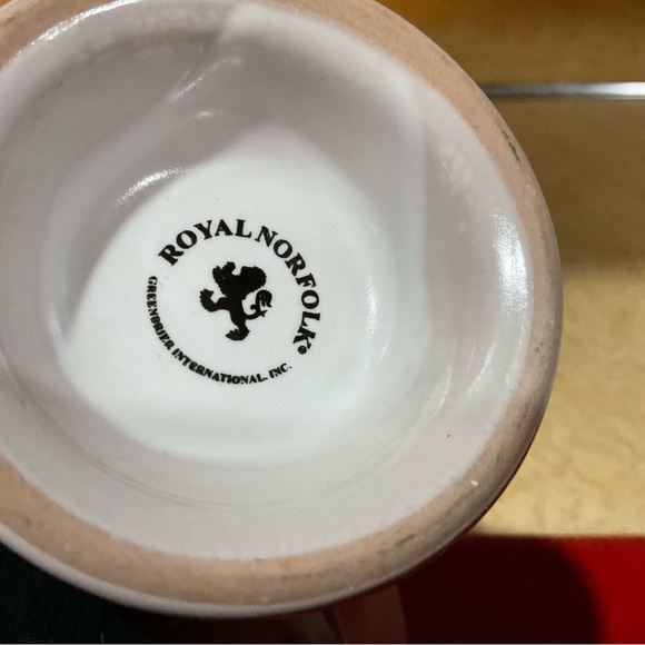 St. Patrick’s Day: mug, leprechaun, ngold plated/tone bracelet with green stone. - Picture 4 of 9